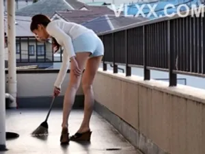 Bạn gái của con trai thường xuyên bị bố Ông chồng quấy rối nhưng dần cũng quen