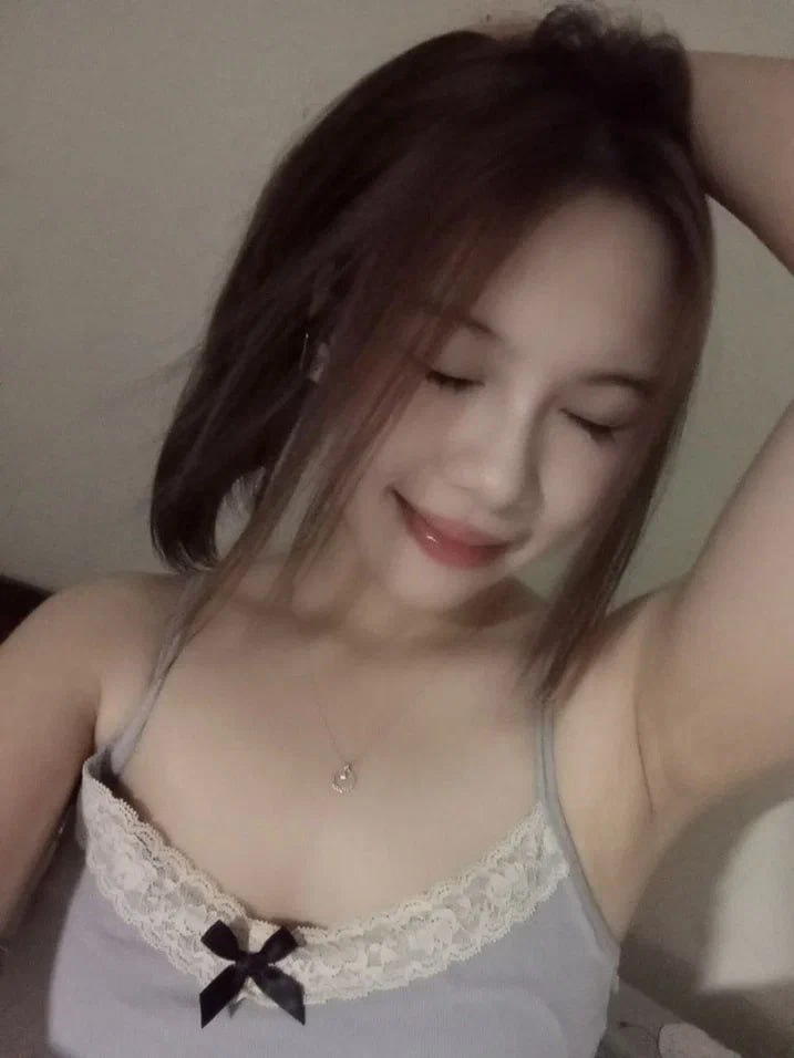 Chàng trai trúng số ở chung phòng với 2 quản lý nữ xinh đẹp khi đi công tác